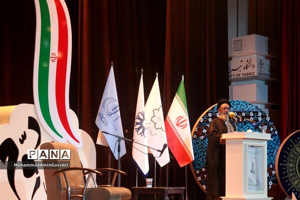 نخستین همایش ملی شهرپایدار وگام دوم انقلاب