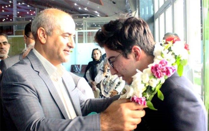 مراسم استقبال از دانش آموز آذربایجان شرقی مدال آور عرصه المپیاد جهانی شیمی