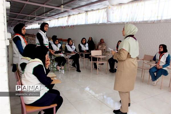 کلاس‌های آموزشی پیشتازان دختر اعزامی به نهمین دوره  اردوی ملی