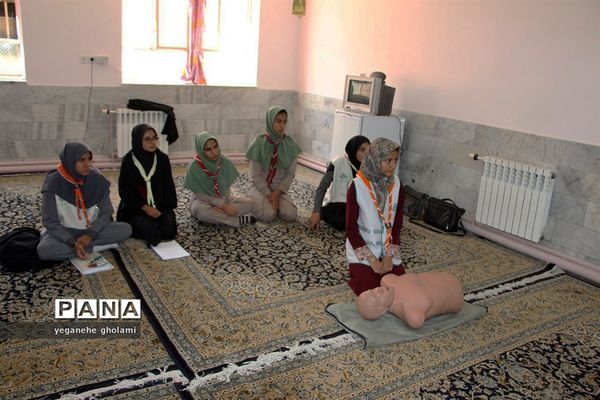 کلاس‌های آموزشی پیشتازان دختر اعزامی به نهمین دوره  اردوی ملی