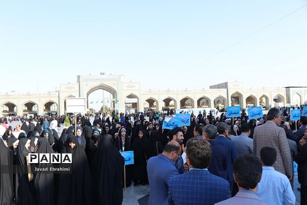 زیارت  جمعی دانش‌آموزان دختر قرآنی سراسر کشوردر حرم مطهر رضوی