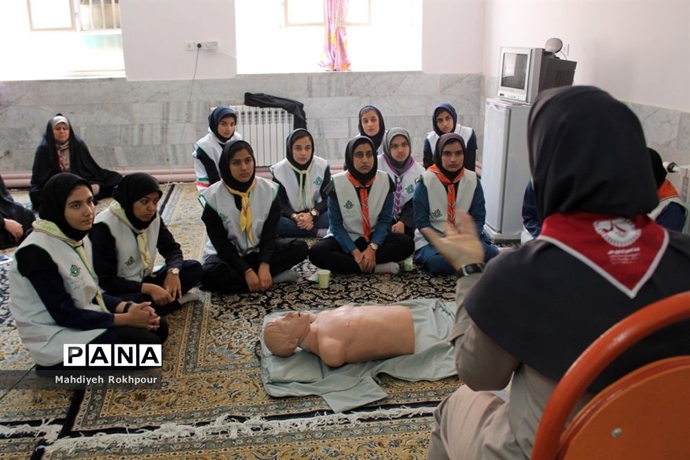 کلاس‌های آموزشی پیشتازان دختر اعزامی به نهمین دوره اردوی ملی