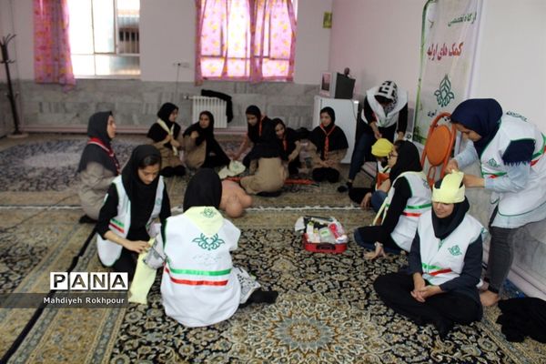 کلاس‌های آموزشی پیشتازان دختر اعزامی به نهمین دوره اردوی ملی