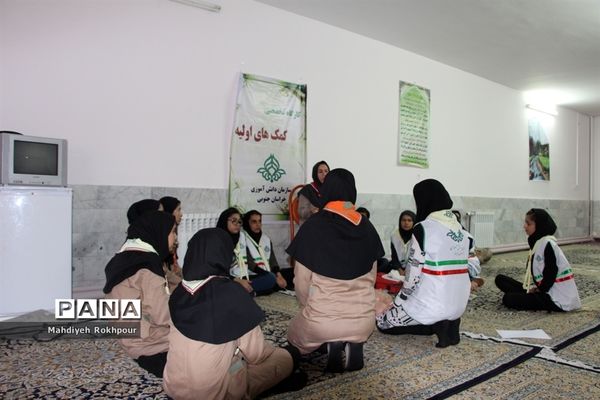 کلاس‌های آموزشی پیشتازان دختر اعزامی به نهمین دوره اردوی ملی