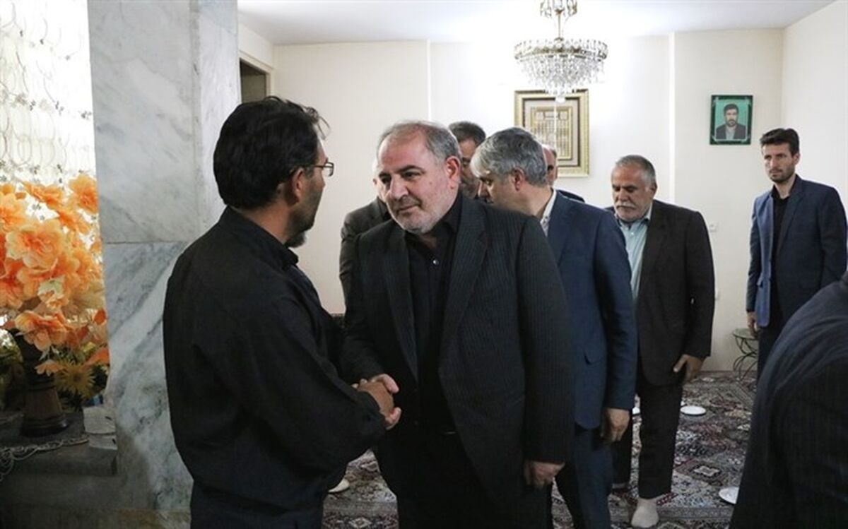 حضور مدیرکل آموزش و پرورش استان قزوین در منزل مرحوم فرزاد نوروزی