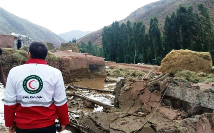 عملیات امداد رسانی به سیل زدگان سلماس ادامه دارد