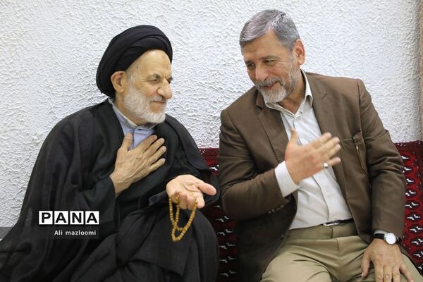 نشست تبیین مسائل جاری انقلاب اسلامی با سخنرانی صفار هرندی