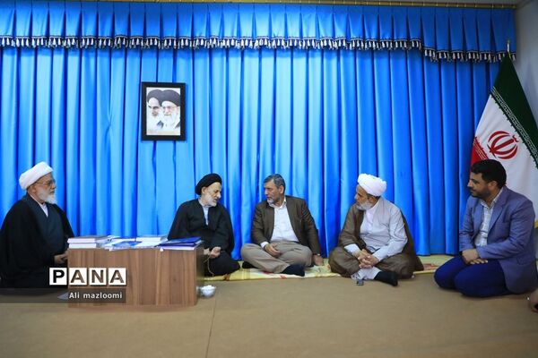 نشست تبیین مسائل جاری انقلاب اسلامی با سخنرانی صفار هرندی