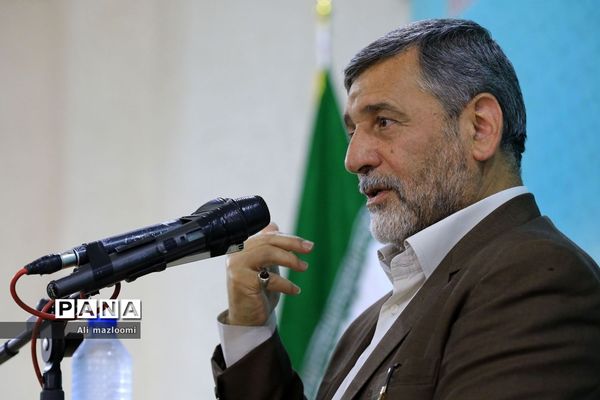 نشست تبیین مسائل جاری انقلاب اسلامی با سخنرانی صفار هرندی