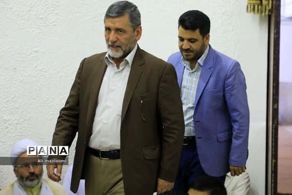 نشست تبیین مسائل جاری انقلاب اسلامی با سخنرانی صفار هرندی