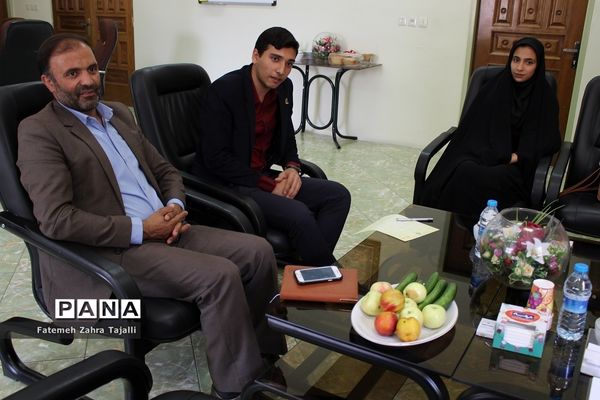 اهدای حکم مشاور مدیرکل آموزش و پرورش برای 2 نماینده مجلس دانش‌آموزی در استان سمنان