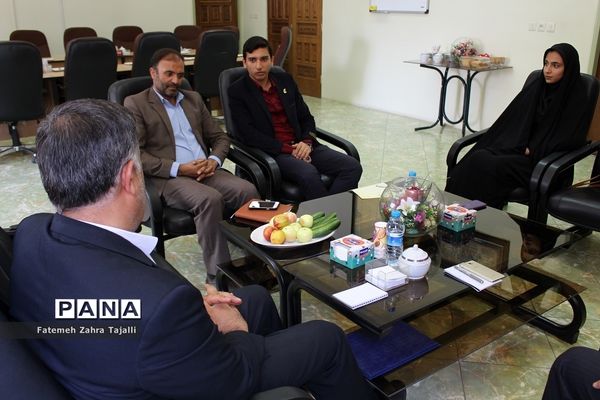 اهدای حکم مشاور مدیرکل آموزش و پرورش برای 2 نماینده مجلس دانش‌آموزی در استان سمنان