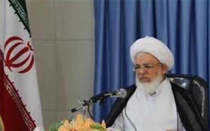 نماینده ولی فقیه در استان یزد: آموزش و پرورش برای ترویج نماز در بین دانش‌آموزان برنامه‌ریزی کند