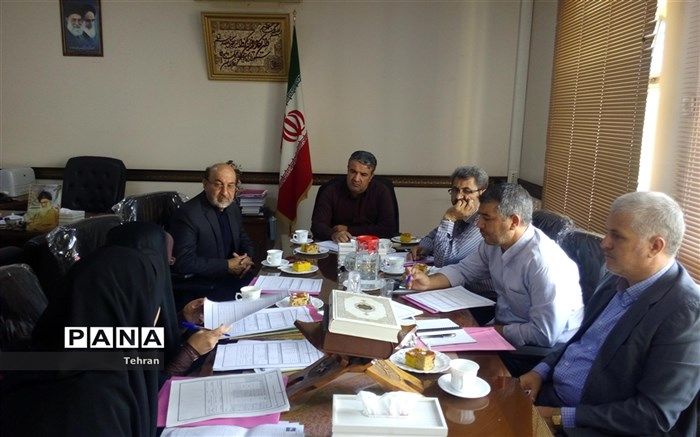 جلسه شورای نظارت بر مدارس و مراکز غیر دولتی آموزش و پرورش در منطقه 17