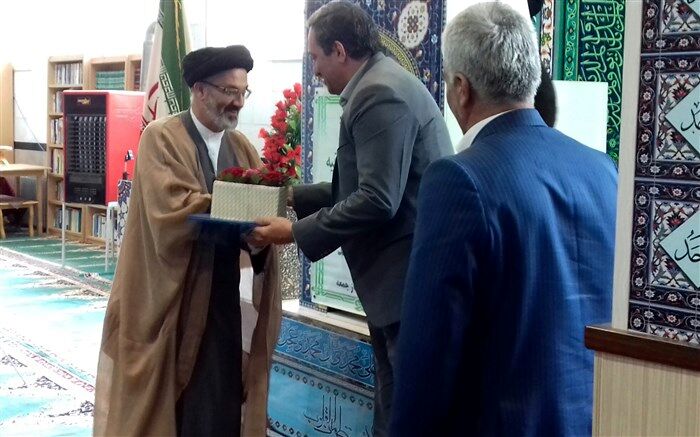 تقدیر از زحمات امام جمعه فیروزکوه