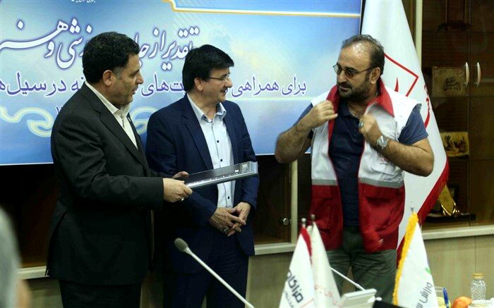 مهران احمدی: هر خانه را به یک پایگاه هلال احمر تبدیل کنیم