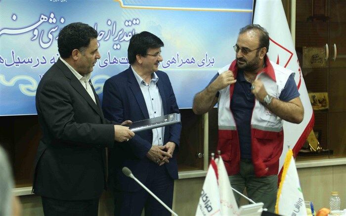 مهران احمدی: هر خانه را به یک پایگاه هلال احمر تبدیل کنیم