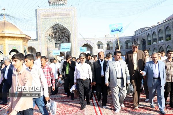 زیارت دسته جمعی دانش‌آموزان قرآنی سراسر کشور در حرم مطهر رضوی