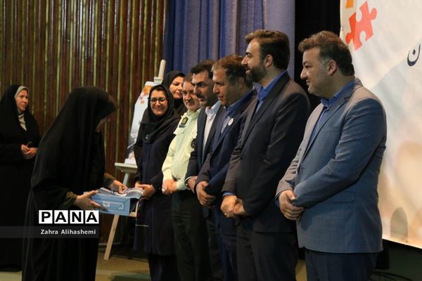 آئین اختتامیه طرح مشارکت اجتماعی دانش آموزان شهر تهران در پیشگیری از آسیب‌های اجتماعی