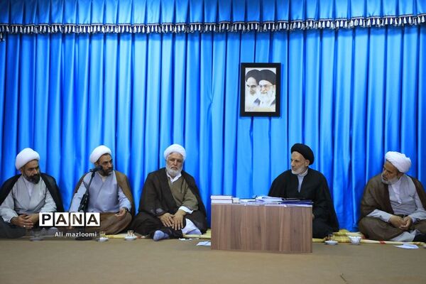 دیدار اعضای شورای جامع تبلیغ خراسان جنوبی با حجت الاسلام و المسلمین عبادی نماینده ولی فقیه در خراسان جنوبی