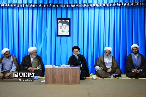 دیدار اعضای شورای جامع تبلیغ خراسان جنوبی با حجت الاسلام و المسلمین عبادی نماینده ولی فقیه در خراسان جنوبی