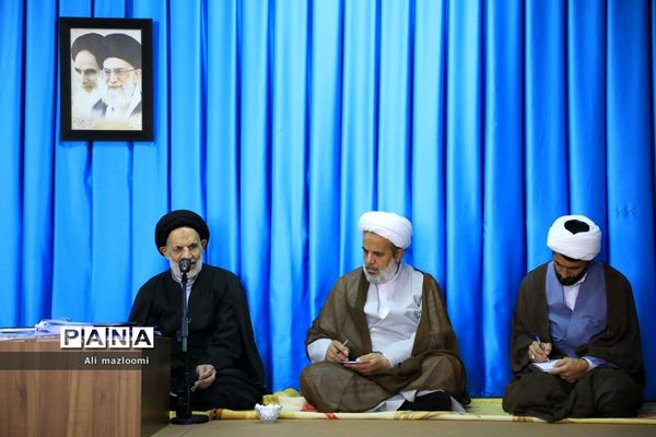 دیدار اعضای شورای جامع تبلیغ خراسان جنوبی با حجت الاسلام و المسلمین عبادی نماینده ولی فقیه در خراسان جنوبی