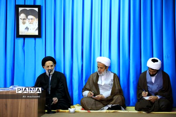 دیدار اعضای شورای جامع تبلیغ خراسان جنوبی با حجت الاسلام و المسلمین عبادی نماینده ولی فقیه در خراسان جنوبی