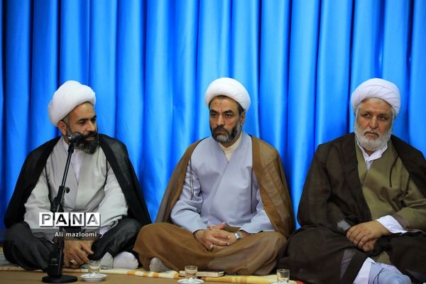 دیدار اعضای شورای جامع تبلیغ خراسان جنوبی با حجت الاسلام و المسلمین عبادی نماینده ولی فقیه در خراسان جنوبی