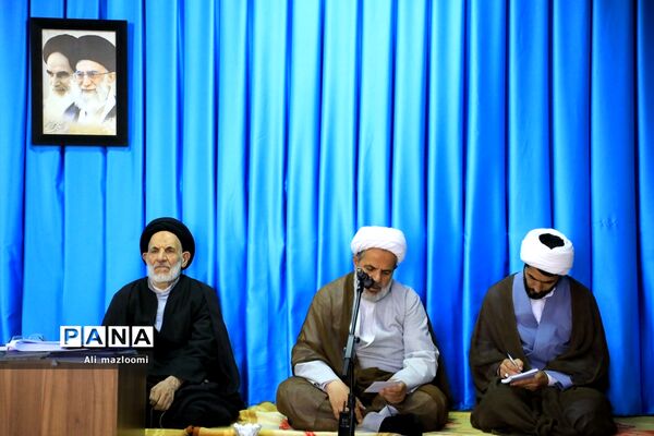 دیدار اعضای شورای جامع تبلیغ خراسان جنوبی با حجت الاسلام و المسلمین عبادی نماینده ولی فقیه در خراسان جنوبی