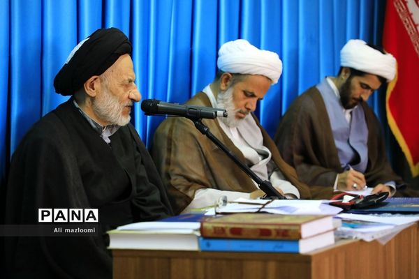 دیدار اعضای شورای جامع تبلیغ خراسان جنوبی با حجت الاسلام و المسلمین عبادی نماینده ولی فقیه در خراسان جنوبی