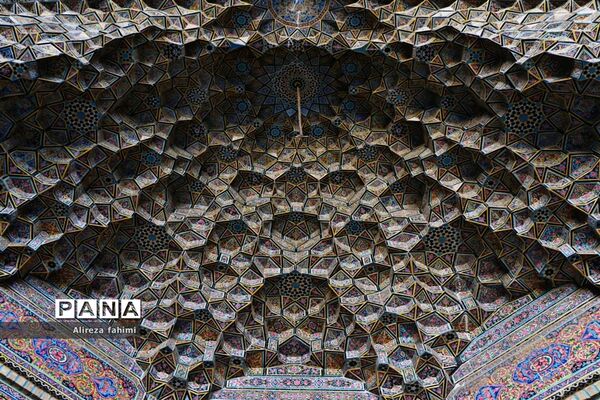 نصیرالملک؛ مسجدی از نور و رنگ