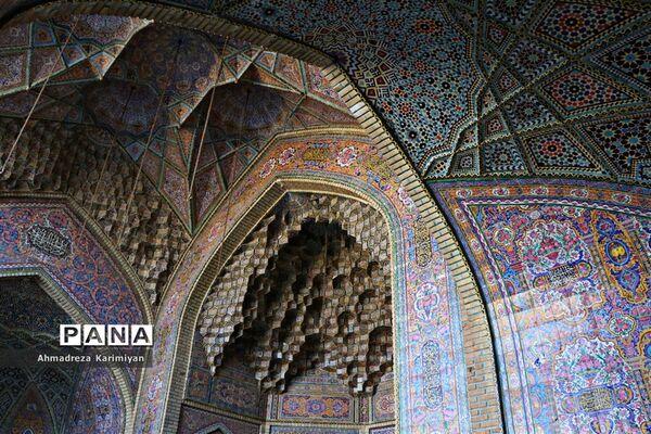 نصیرالملک؛ مسجدی از نور و رنگ