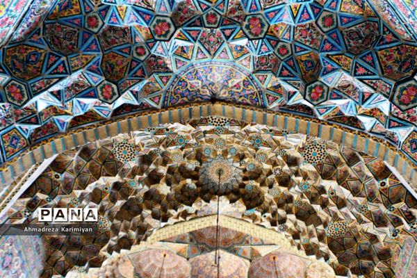 نصیرالملک؛ مسجدی از نور و رنگ