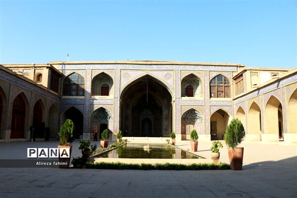 نصیرالملک؛ مسجدی از نور و رنگ