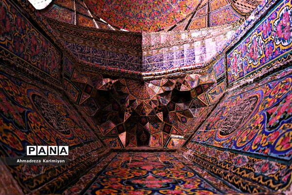 نصیرالملک؛ مسجدی از نور و رنگ