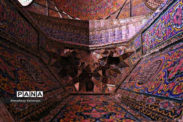 نصیرالملک؛ مسجدی از نور و رنگ