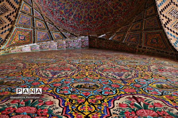 نصیرالملک؛ مسجدی از نور و رنگ