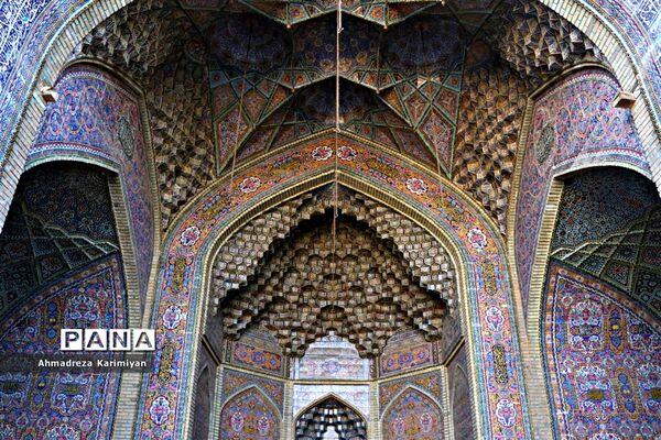 نصیرالملک؛ مسجدی از نور و رنگ