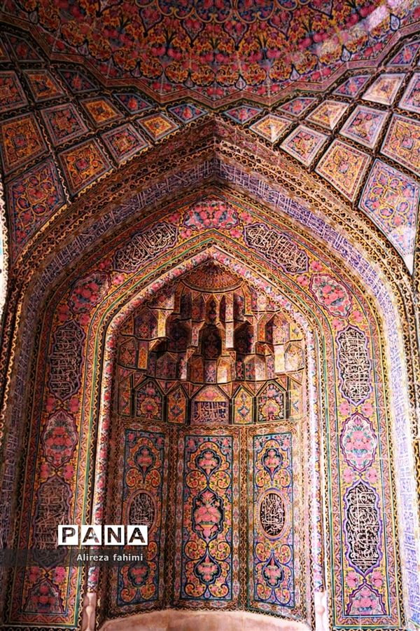 نصیرالملک؛ مسجدی از نور و رنگ