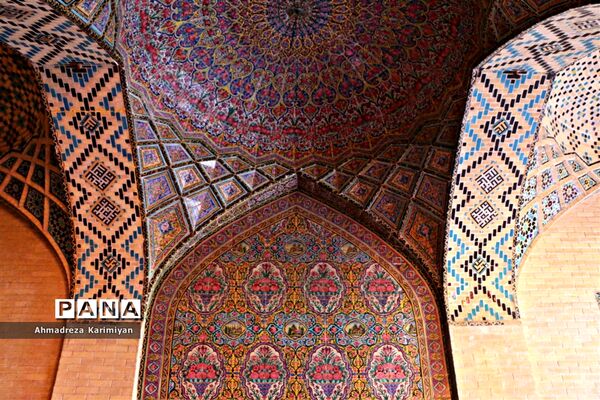 نصیرالملک؛ مسجدی از نور و رنگ