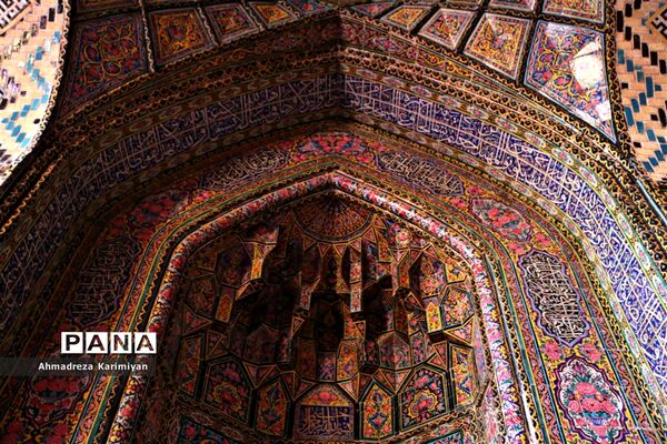 نصیرالملک؛ مسجدی از نور و رنگ