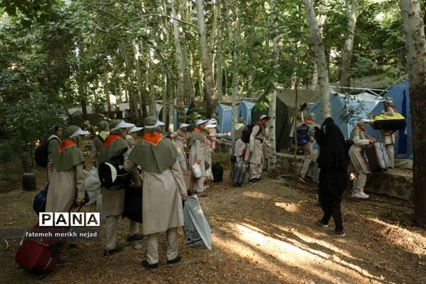 استقرار دانش‌آموزان پیشتاز اردوی ملی دختران در اردوگاه باهنر