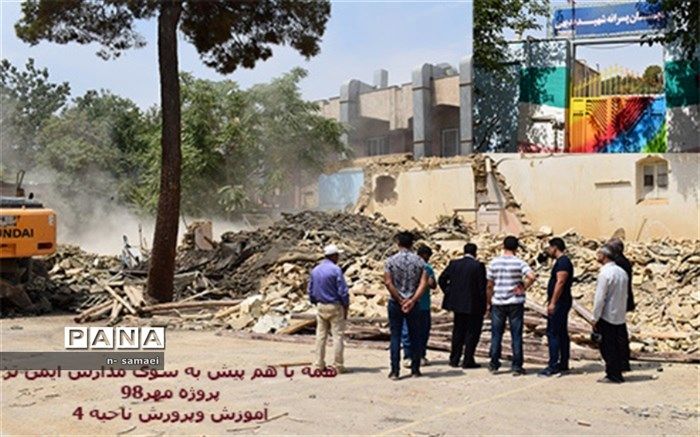 ریزش تیر وتخته های نا ایمن مدرسه شهید بدیهی و آماده سازی برای ایجاد بنای ایمن