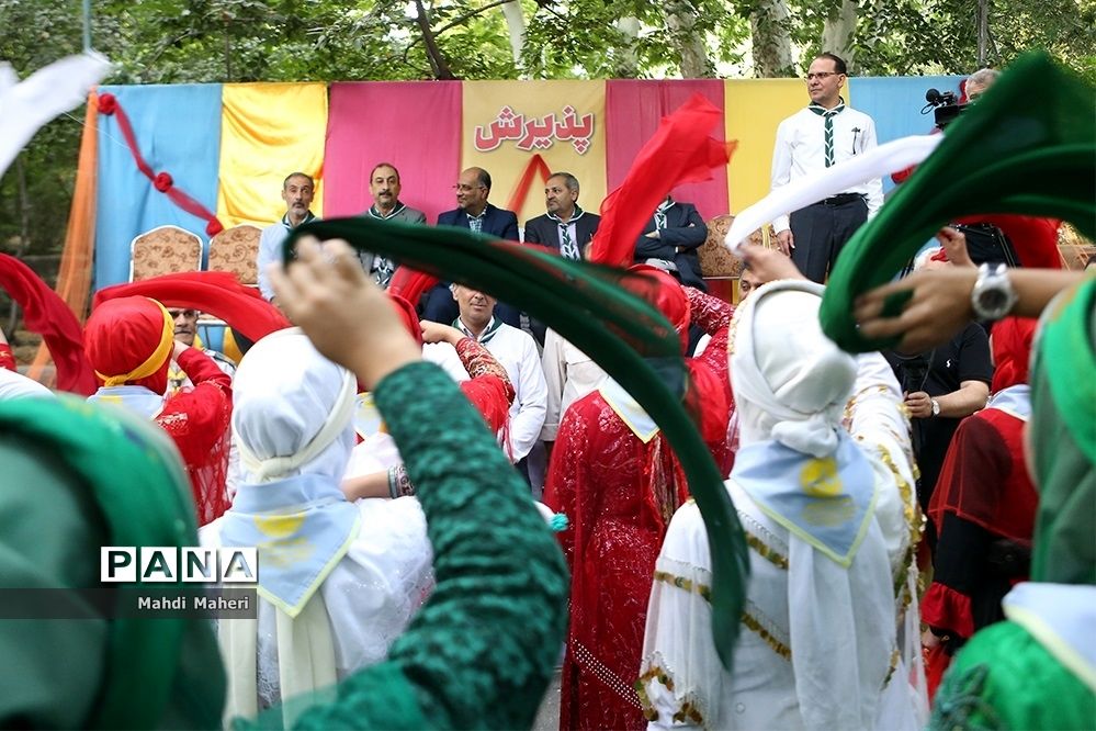 مراسم استقبال از دانش آموزان پیشتاز دختر در نهمین دوره اردوی ملی
