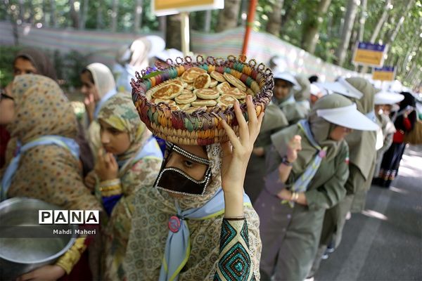 مراسم استقبال از دانش آموزان پیشتاز دختر در نهمین دوره اردوی ملی