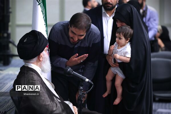 دیدار مدال‌آوران المپیادهای علمی و اعضای تیم ملی والیبال جوانان با رهبر انقلاب