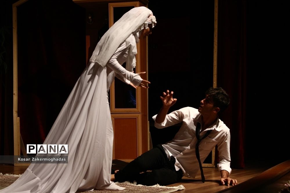 نمایش «رقص کاغذ رقص پاره‌ها »