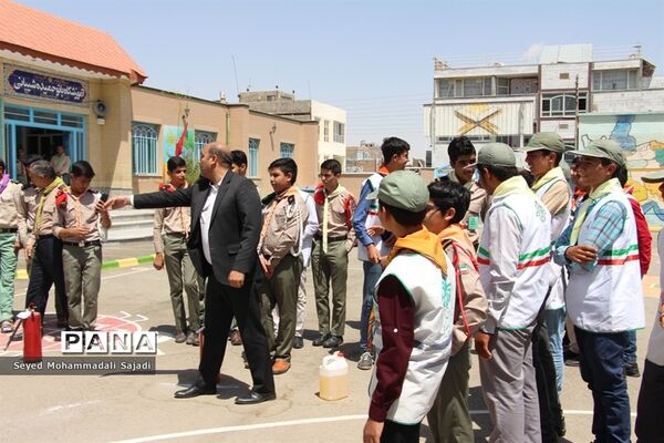 آموزش اطفای حریق پیشتازان  پسر اعزامی به نهمین دوره اردوی ملی
