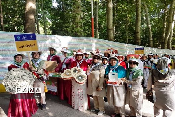 حضور پیشتازان دختر سازمان دانش آموزی آذربایجان غربی دراردوی ملی