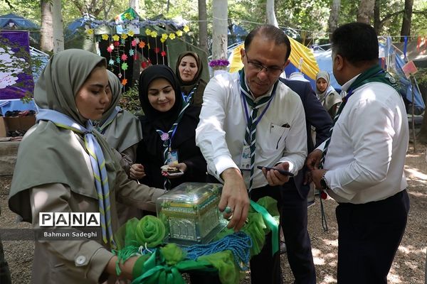 بازدید قائم مقام سازمان دانش آموزی از پخت غذا در نهمین دوره اردوی ملی پیشتازان دختر